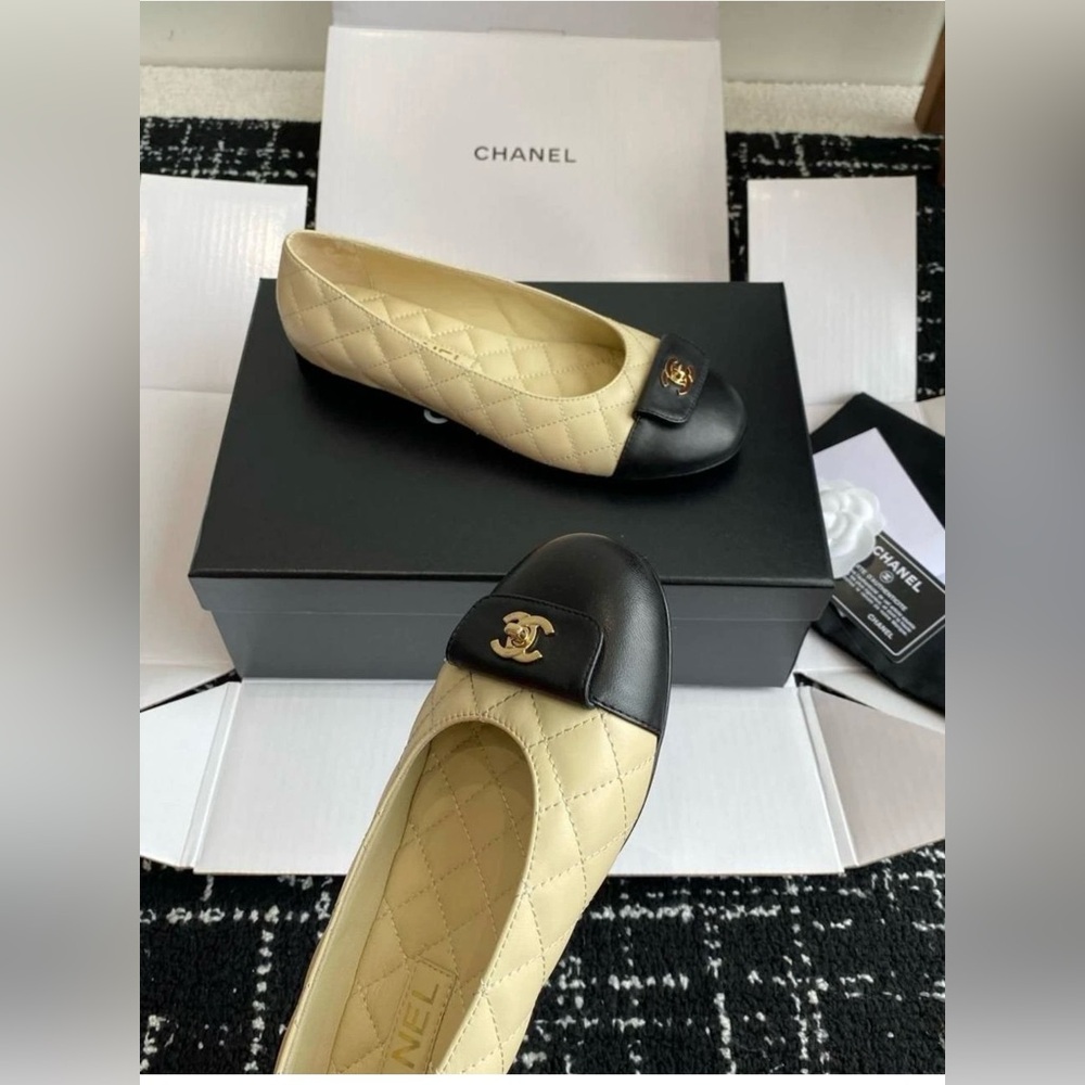CHANEL Cream and Black Quilted Ballerina Flats 37/7 - Picture 9 of 14